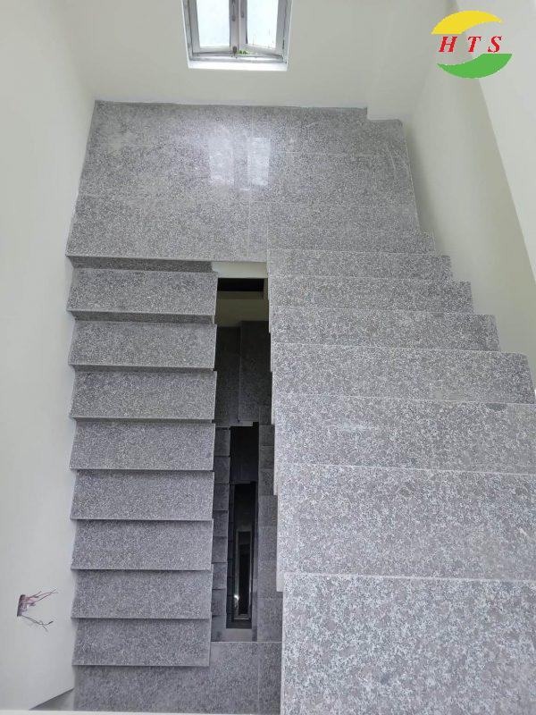 granite ốp cầu thang